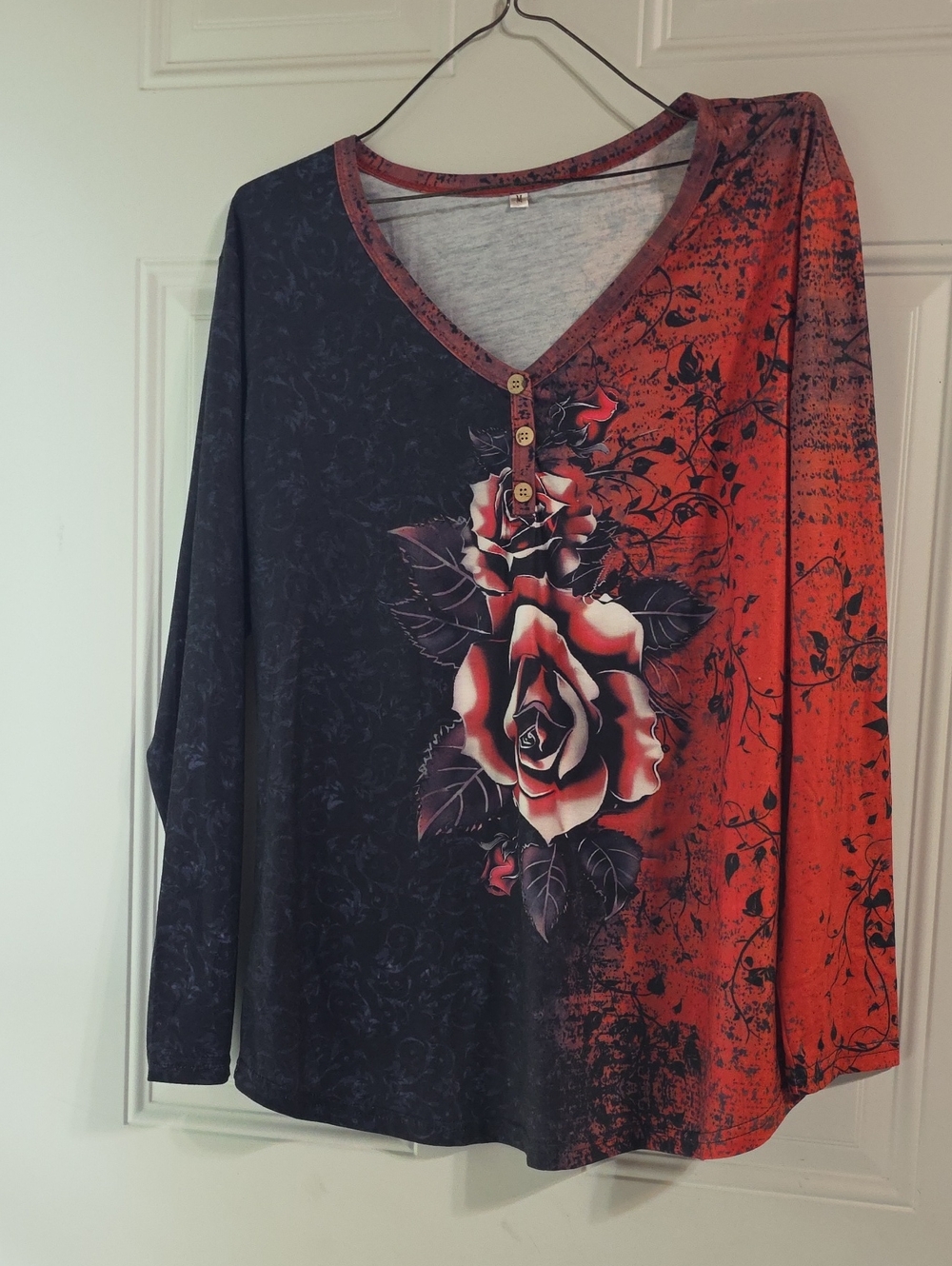 Floral Long Sleeve Top in Black & Red Size Medium